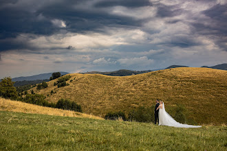 Wedding photographer Alex Vîlceanu. Photo of 13.12.2024