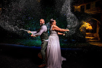 Wedding photographer Lee Squirrell. Photo of 17.05.2025
