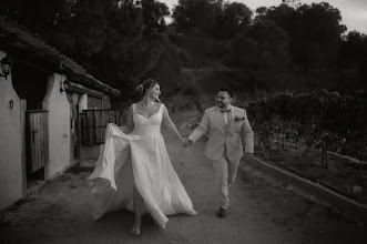 Wedding photographer Nahal Mojarad. Photo of 14.02.2025