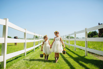 Photographe de mariage Caitlin Hazelton. Photo du 04.05.2023