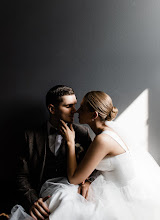 Bryllupsfotograf Anna Abrosimova. Bilde av 10.04.2022
