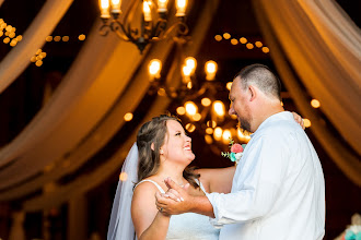 Photographe de mariage April Booher. Photo du 12.03.2022