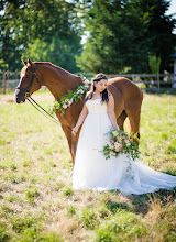 婚礼摄影师Holly Firth Russell. 04.05.2023的图片