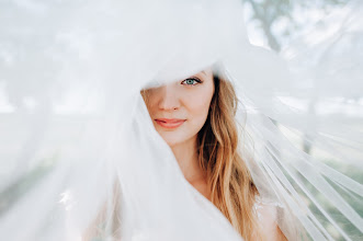 Wedding photographer Olya Aleksina. Photo of 28.08.2019