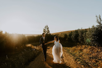 Wedding photographer Kirsten Goslett. Photo of 19.02.2020