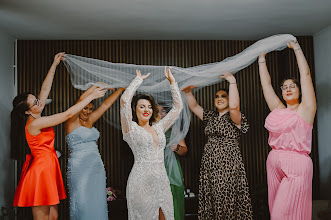 Wedding photographer Costi Manolache. Photo of 22.08.2025