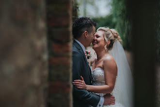 Wedding photographer Sarah Corfield. Photo of 01.07.2019