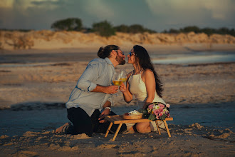 Fotografo di matrimoni Alexandro Pérez Pinzón. Foto del 12.08.2025