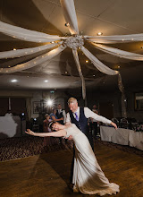 Wedding photographer Liz Baker. Photo of 10.09.2025