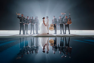 Wedding photographer Brian Mena. Photo of 22.03.2025