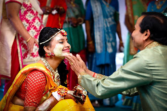 Jurufoto perkahwinan Kaushik Manani. Foto pada 09.12.2020