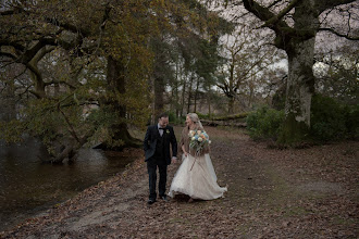 Photographe de mariage Rhiannon Louden. Photo du 02.02.2021