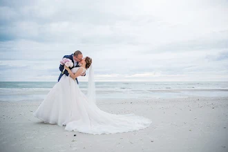Wedding photographer Emilie Becker. Photo of 08.10.2020