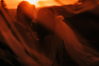 Wedding photographer Claudiu Boghina. Photo of 15.09.2025