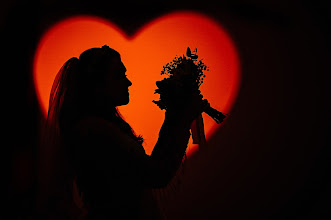 Wedding photographer Costi Manolache. Photo of 05.06.2025