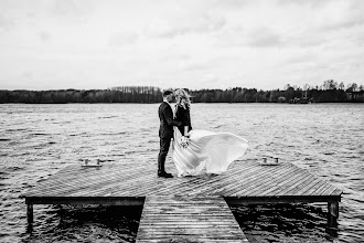 Wedding photographer Denis Leschik. Photo of 19.05.2020