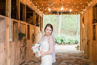 Wedding photographer Emily Sharp. Photo of 09.03.2020